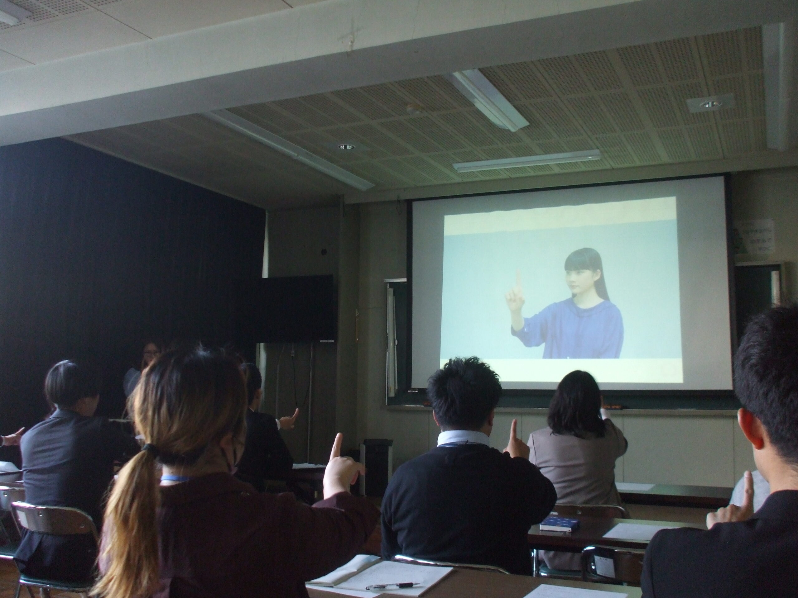 メガネのZoff「目の健康」を啓発する出張授業～東京都昭島市立共成小学校～